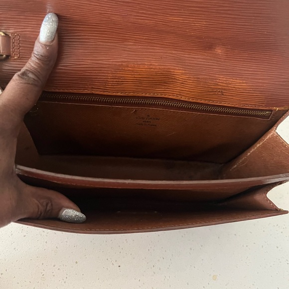 Louis Vuitton - Picture 2 of 12